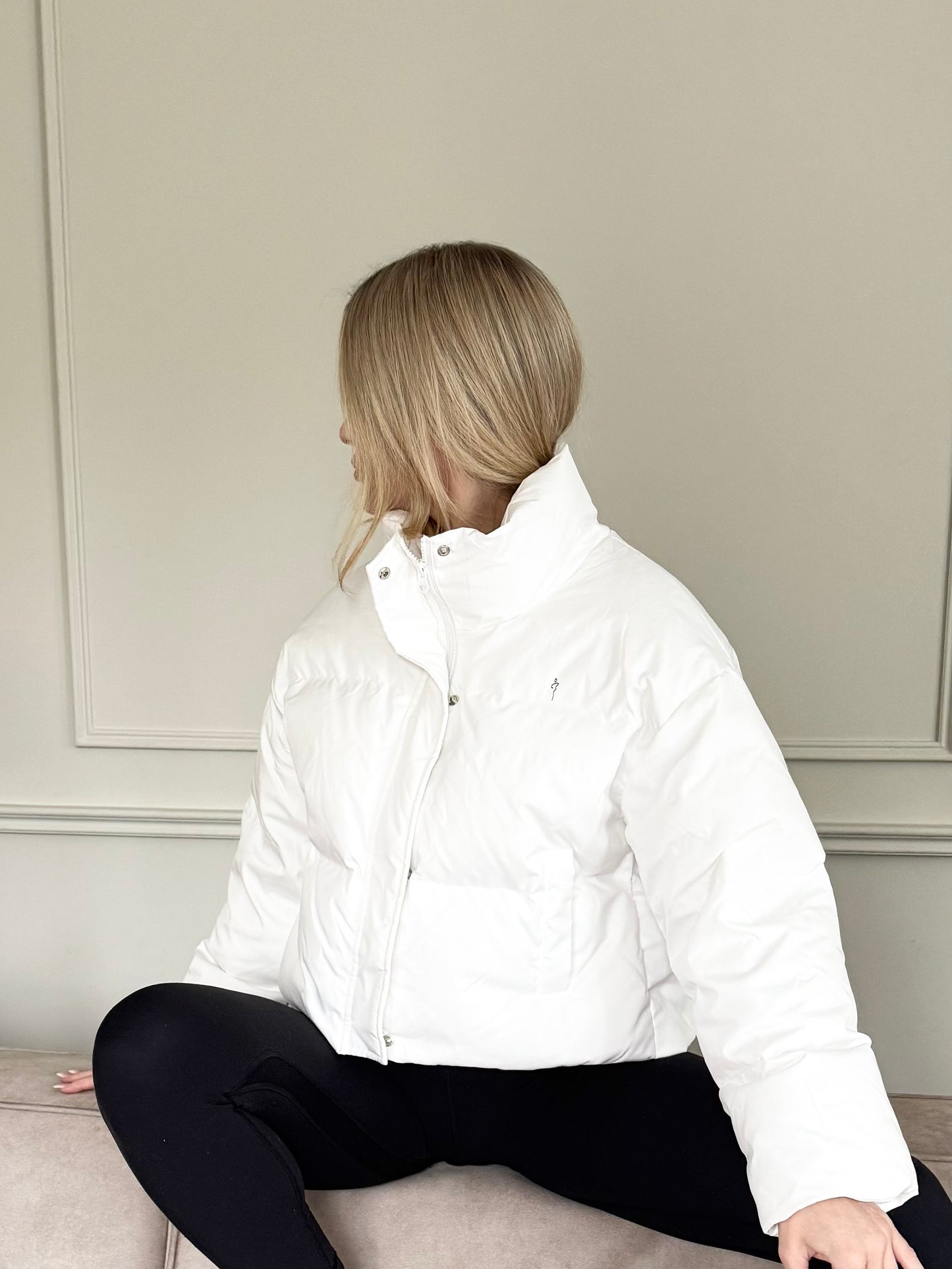 CROPPED DOWN PUFFER IN WHITE