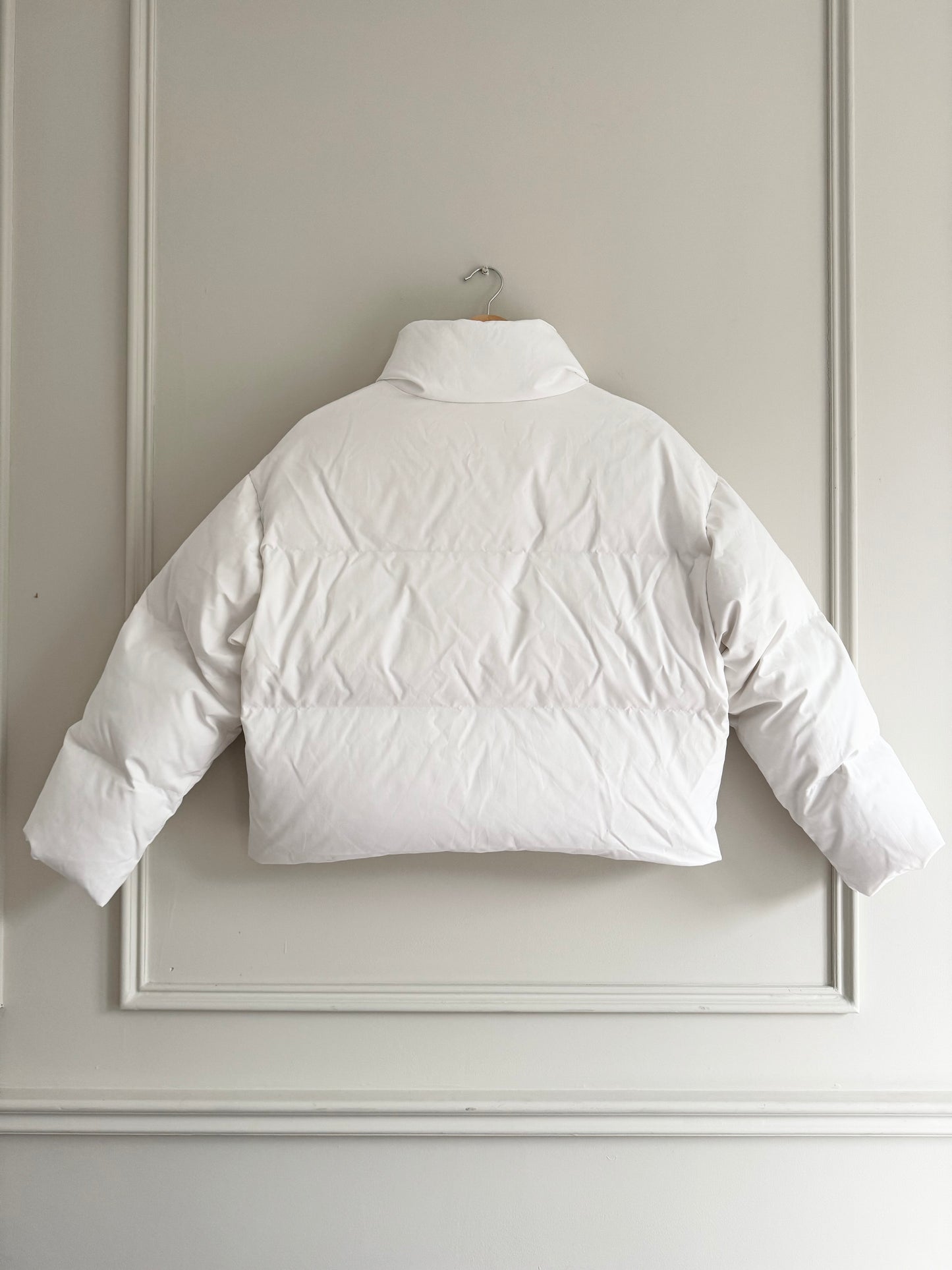 CROPPED DOWN PUFFER IN WHITE