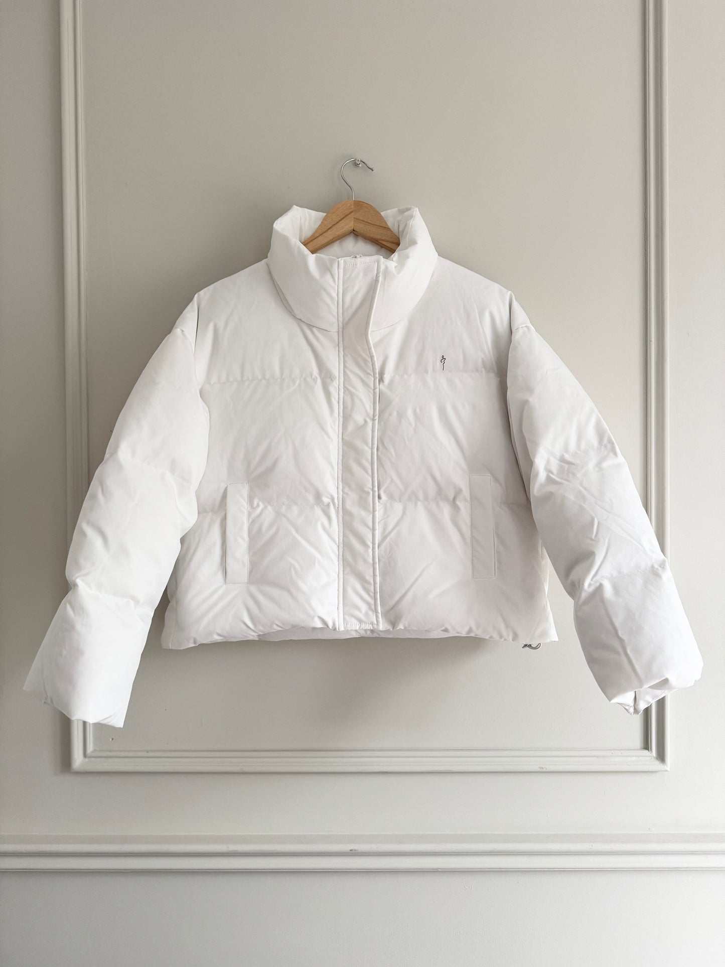 CROPPED DOWN PUFFER IN WHITE