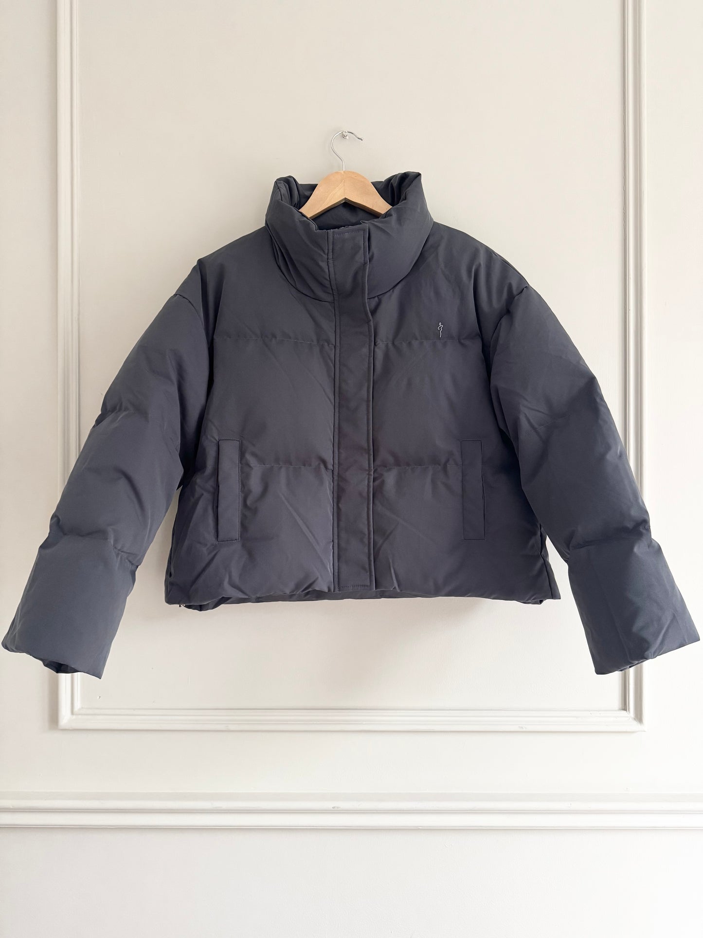 CROPPED DOWN PUFFER IN GREY